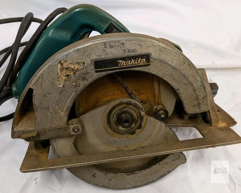 Makita Electric Circular Saw 7-1/4" Blade 13A Model 5007NB Style, Corded Light works. No blade. Unable to test further.