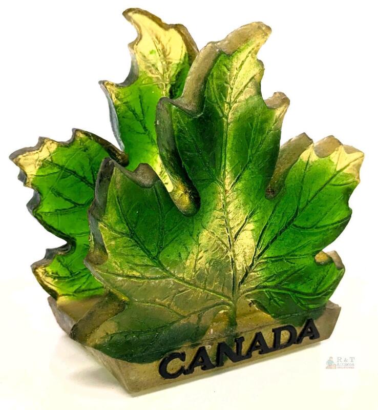 Vintage 1960's MCM Wondermold Lucite Canada Souvenir Maple Leaf Napkin / Letter Holder 5.5" Tall