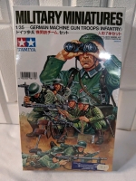 Vintage Tamiya German Machine Gun Troops Model Kit