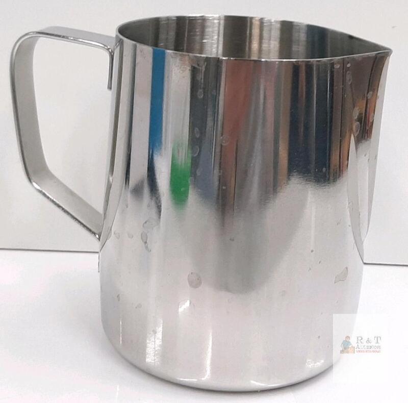 20 oz Stainless Steel Milk Frothing Pitcher with Spout and Handle NEW