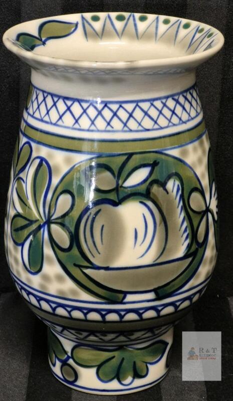 Beautiful Russia Lomonosor Style Vase 8.25" Tall
