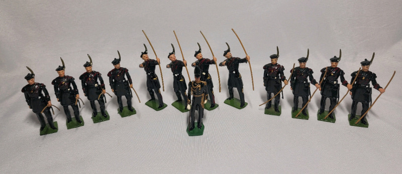 Britains ' Royal Archers ' Toy Soldier Lead Miniatures , 13pc. Set