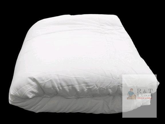 As-New FULL Size 90" &times; 88" Comforter With Corner Tabs For Duvet Covers