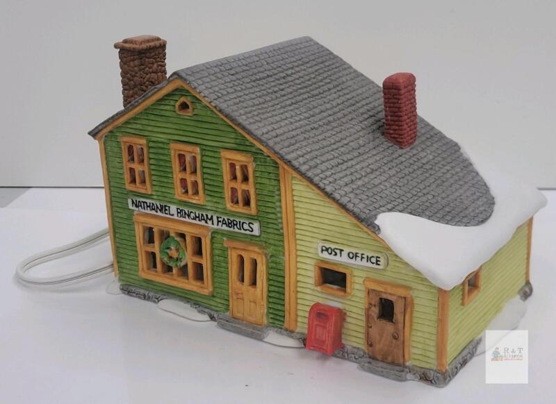Department 56 New England Village Nathaniel Bingham Fabrics Post Office w/ Light & Box working