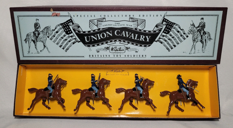 Britains ' Union Cavalry ' Toy Soldier Lead Miniatures in Box