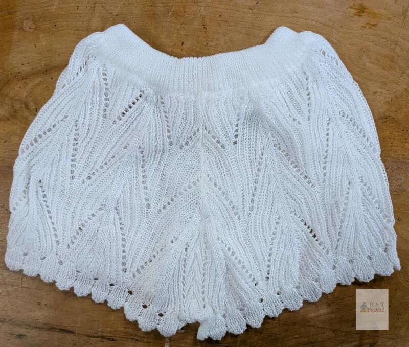 White Knit Crochet Patterned Shorts, Size Small, Elastic Waistband, Model YY4148,