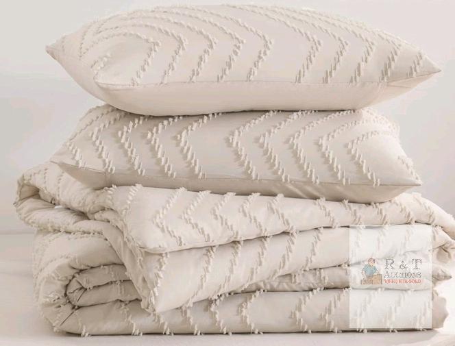 Andency Oversized King Comforter Set 120x98 in Off-White Chevron Texture