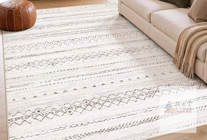 5' x 7' Rectangular Area Rug with Geometric Pattern in White/Cream and Grey/Tan