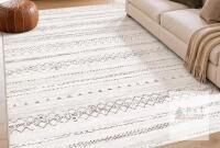 5' x 7' Rectangular Area Rug with Geometric Pattern in White/Cream and Grey/Tan
