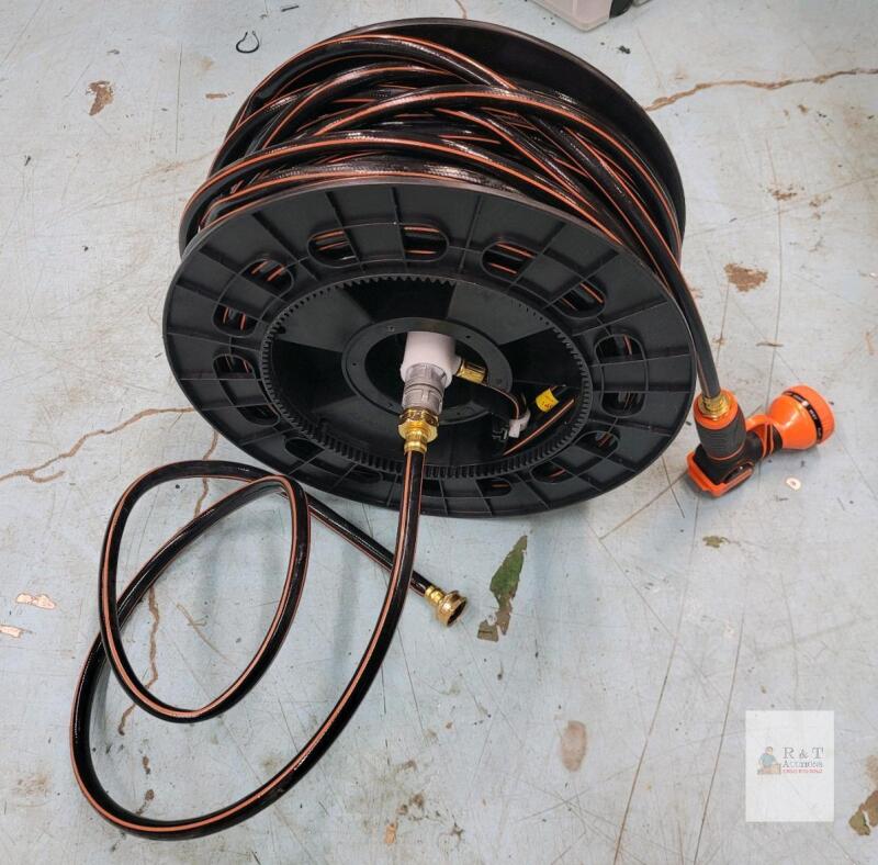 Outdoor Gardwn Hose with Sprayer on Hose Roll , &frac12;" &times; 155ft.