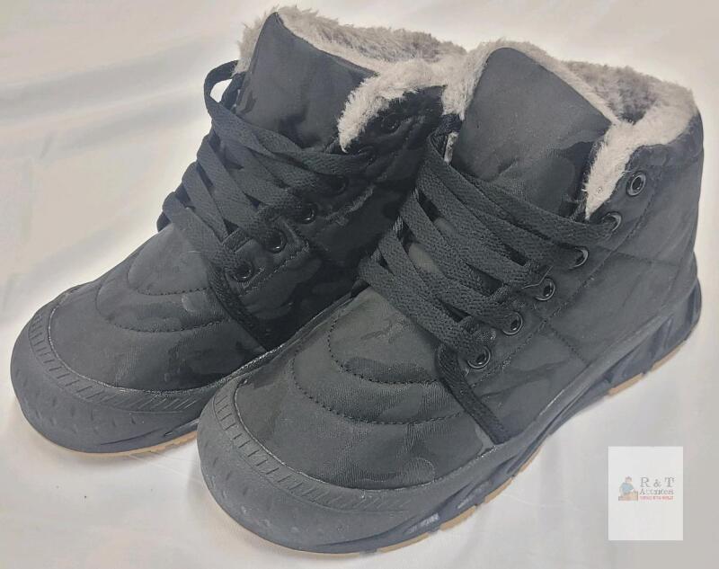 NEW Black Winter Boots, Faux Fur Lined, Lace-Up, EU Size 35, Rubber Sole, Camo Pattern