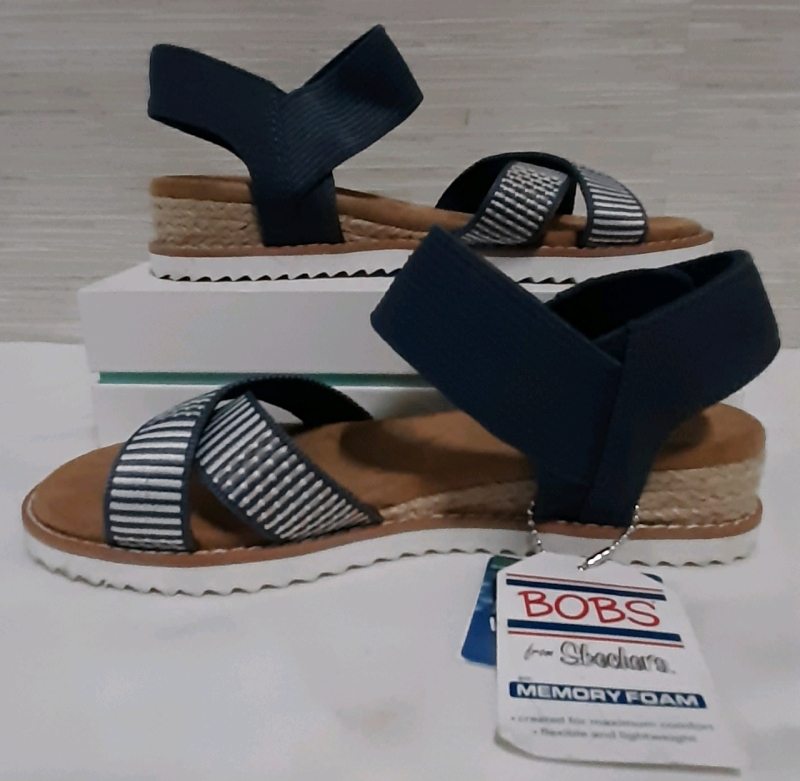 New SKETCHERS Ladies BOBS Sandals Size 6 CAN 36 EUR