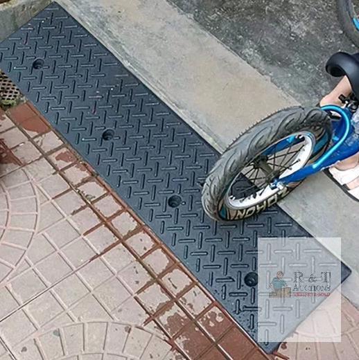 Rubber Threshold Ramp, 10,000 lb Capacity, Anti-Slip, Bolt Down, Black
