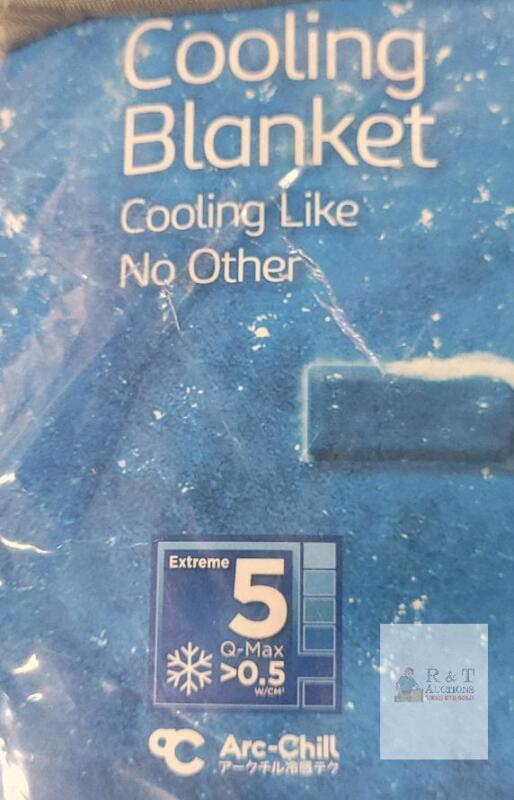 NEW Reversible Arc-Chill Cooling Blanket, Q-Max >0.5, 59" x 79", Dual-Sided Design, Gray