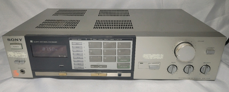 Vintage SONY STR-VX-22 FM Stereo / AM-FM Receiver . Powers Up