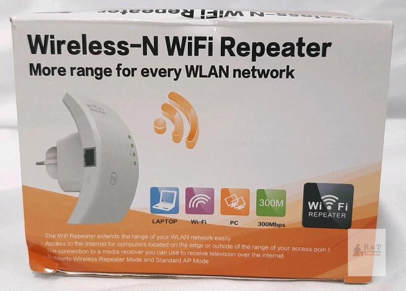 Wireless-N WiFi Repeater 300Mbps, 2.4GHz, 802.11n/g/b, 1 LAN Port, Integrated Antennas