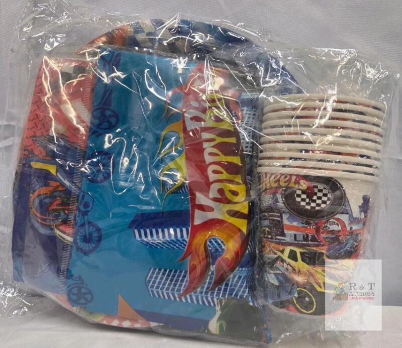 Hot Wheels 51-Piece Party Supplies Set for 10 Guests &ndash; Includes Plates, Cups, Napkins, Tablecloth, and Forks