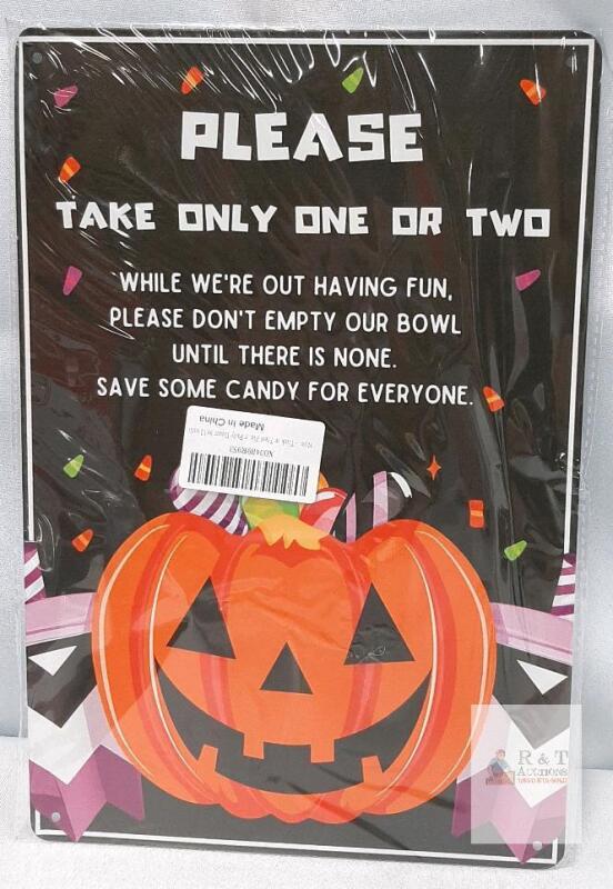 Halloween Metal Wall Sign 8x12 Inch &ndash; Trick or Treat Pumpkin Candy Bowl Reminder, X004B9R9S3