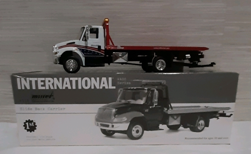 Vintage (2002) Diecast International 4400 Series Slide Back Carrier w/ Miner Industries Towing Equipment. From First Gear 1:34 Scale