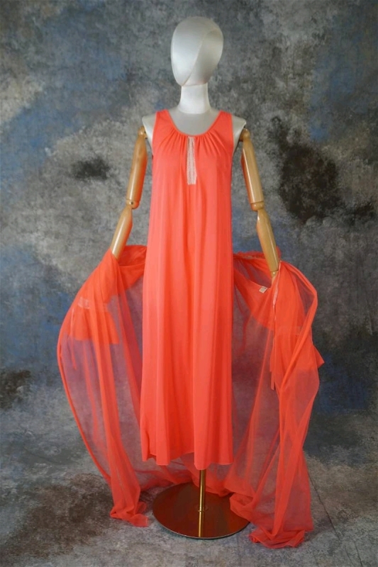 Vintage 1960s 2-Piece Union Made Neon Pink Lingerie /Dressing Robe Set (Size Small)