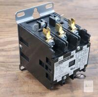 Square D 8910DPA33V09 3-Pole 30A Definite Purpose Contactor, 208-240V Coil, 600V Max