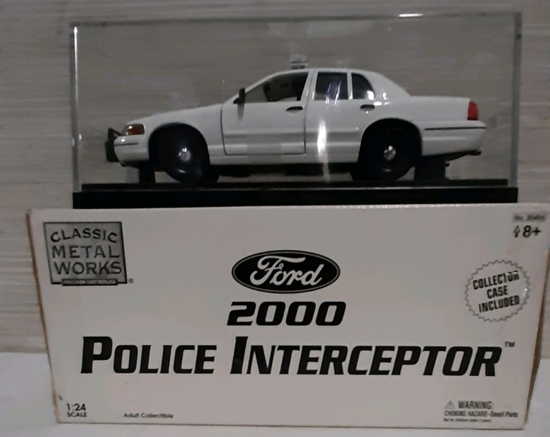 Diecast Ford 2000 Police Interceptor by Classic Metal Works. 1:24 Scale