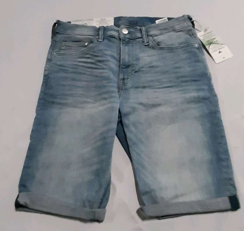 New, Ladies Knee Length Slim Fit Denim Shorts from H&M Size 34 Waist