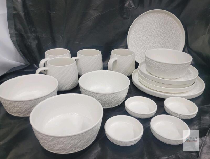 NEW White Textured 17-Piece Ceramic Dinnerware Set, Includes Plates, Bowls, Mugs, and Small Dishes