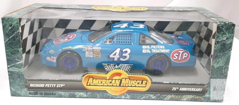 Ertl American Muscle 1/18 Richard Petty STP #43 25th Anniversary Die-Cast Collectible Car 7802 NIB