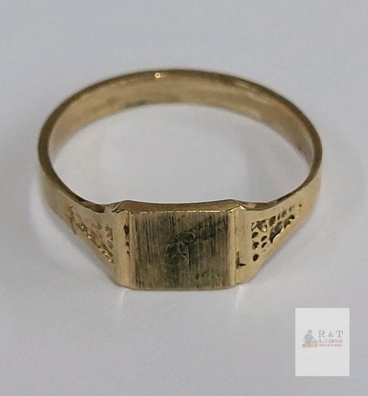 10k Gold Ring . Size 3 &frac14; . Weight 1.1 grams