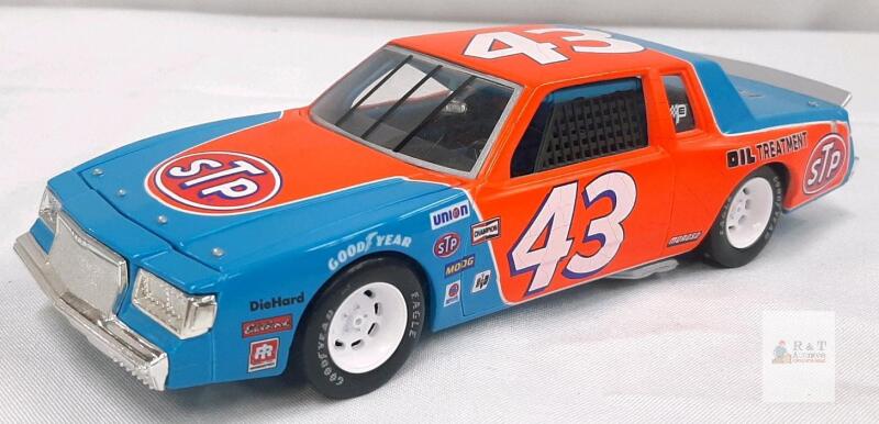Racing Champions 1981 Buick Regal #43 STP Die-Cast 1:24 Model, Richard Petty Livery, 7.5"