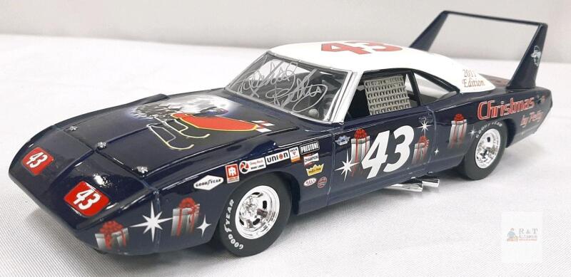 2011 Racing Champions 1:18 Diecast Plymouth Superbird #43 Christmas by Petty, Signed, 651/852