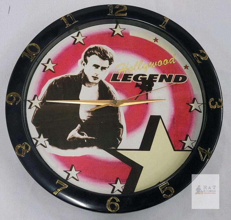 Hollywood Legend 12" Wall Clock &ndash; Quartz Movement, Black Plastic, Taiwan, Gold Numerals, AA Power