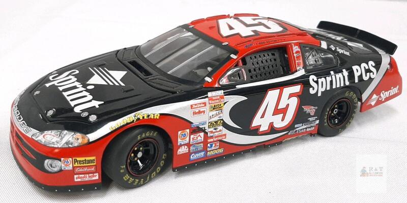 2001 Team Caliber 1:24 Scale Kyle Petty #45 Sprint PCS Dodge Intrepid Diecast Model