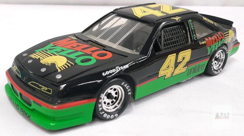 Revell 1:24 Scale 1991 Pontiac Grand Prix #42 Mello Yello NASCAR Diecast Model