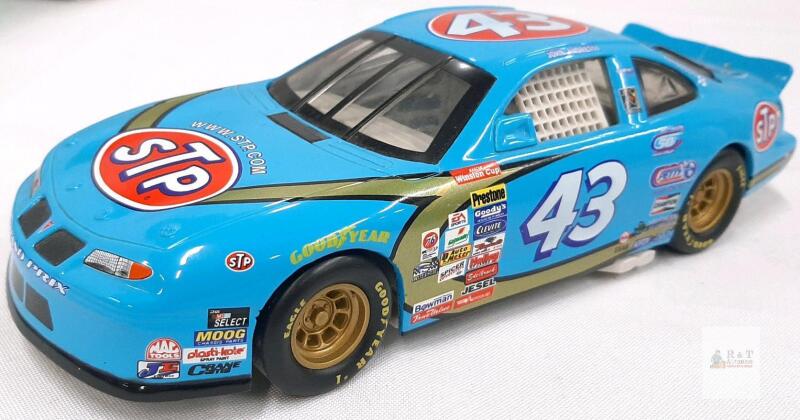 Hot Wheels 1:18 Pontiac Grand Prix #43 STP John Andretti NASCAR Die-cast, 7.5", 1359AZ