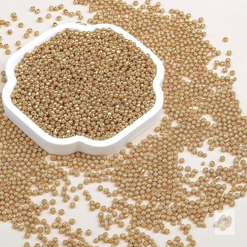 New 2150pcs 4mm Glass Seed Beads Bulk, 6/0 Mini Pony Round Bead for Jewelry Making Tiny Craft Small Glass Seed Beads for Jewelry Making Bracelet Wrist.. Gold colored