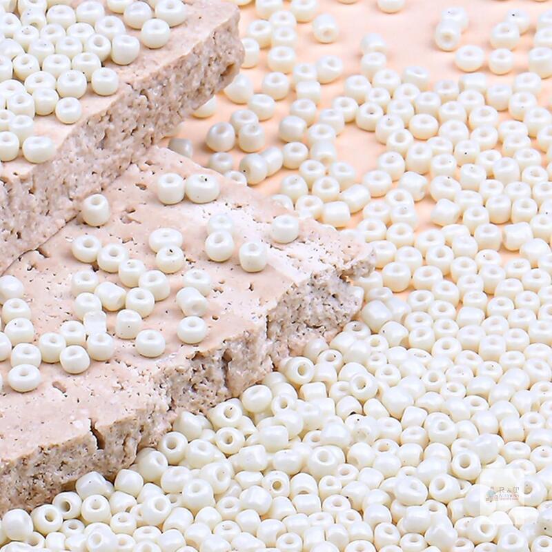 2150pcs 4mm Glass Seed Beads Bulk, 6/0 Mini Pony Round Bead for Jewelry Making Tiny Craft Small Glass Seed Beads for Jewelry Making Bracelet Wrist Necklaces(White 1)
