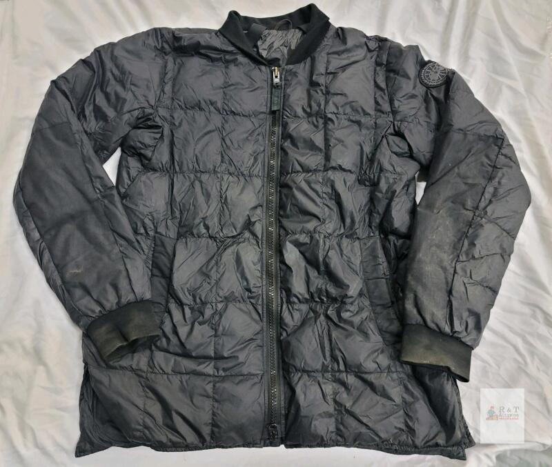 Canada Goose XL Black Insulated Jacket, Made in Canada, Down-Filled, Wind & Water-Resistant SEE DESC