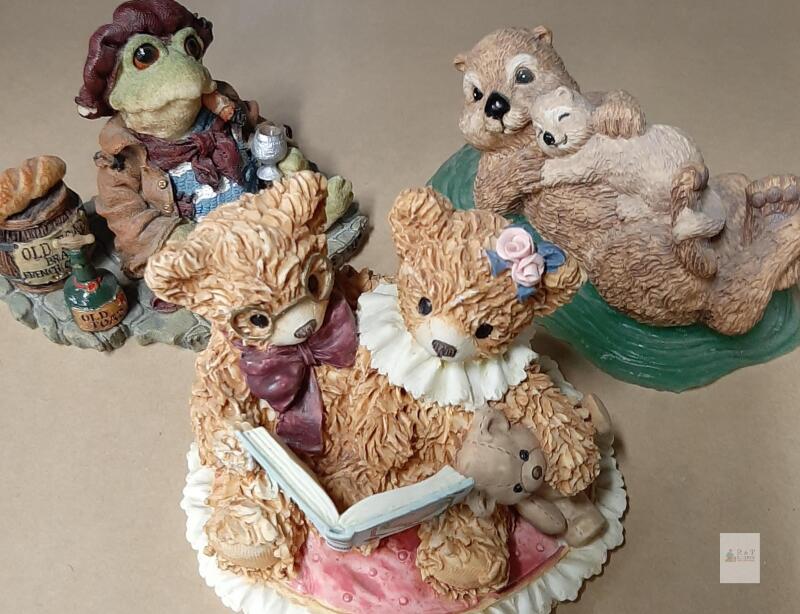 3 Figurines &ndash; Boyds Jacques Grenouille Wine Taster Frog, Bainbridge Bears Reading Pair & Nature&rsquo;s Friends Otters