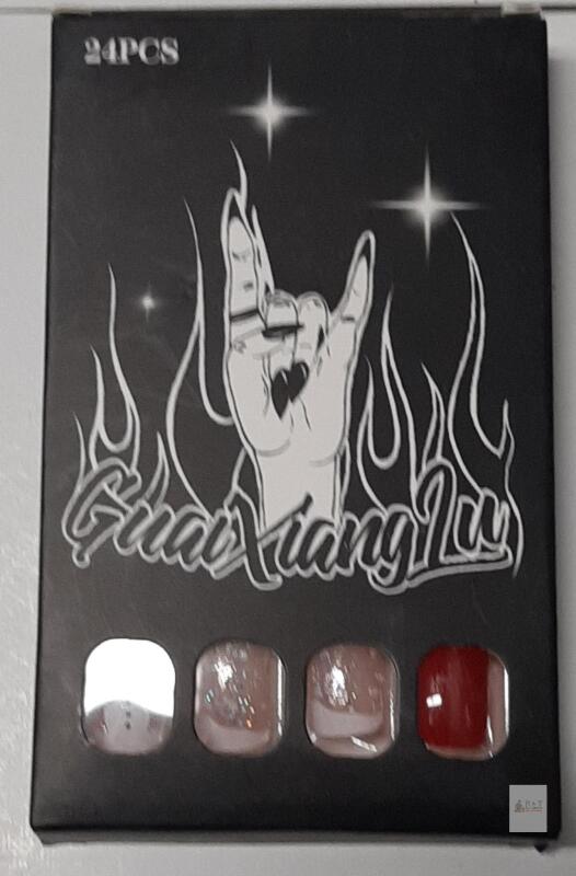 New 24 pcs Festive Press on Nails