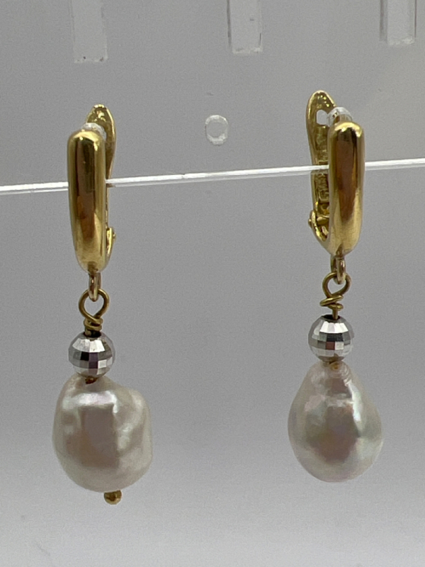 10K Gold Baroque Pearl Solitaire drop Earrings Stunning