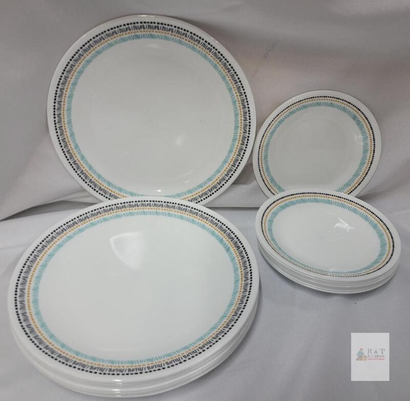 16pcs Vintage Corellle Classics Plates . Eight (8) 10" Plates & Eight (8) 6.5" Plates