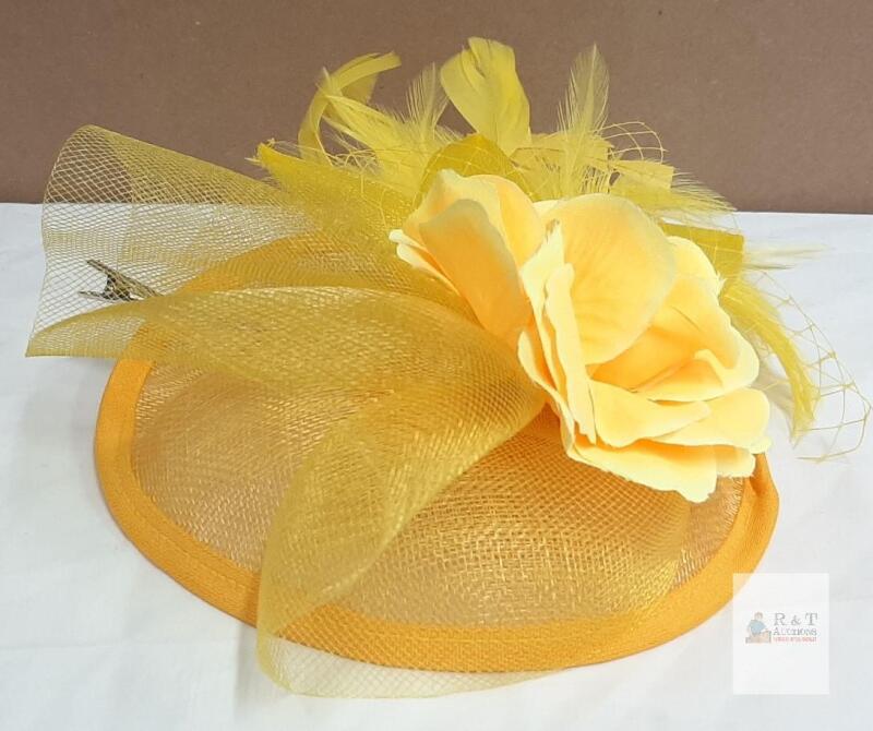 KERITANE Yellow Medium Fascinator, Mesh Flower & Feather, Alligator Clip, X004UAX50J