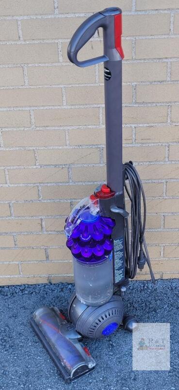 DYSON DC51 Upright Vacuum w/Accessories . Tested Working