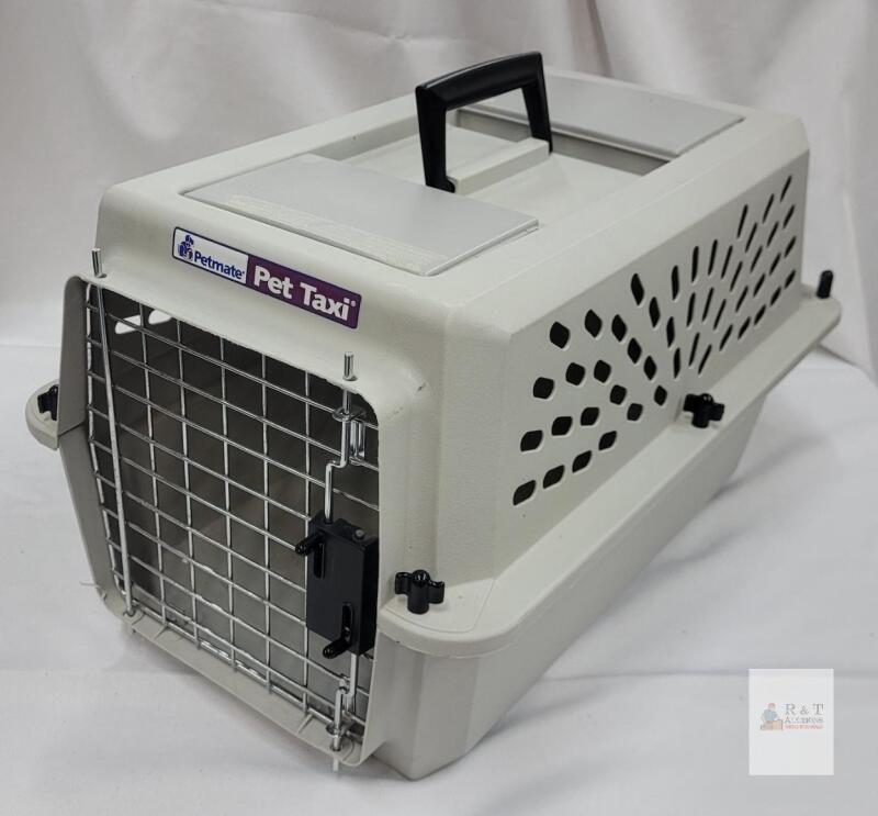 Petmate Pet Taxi Small Pet Carrier . Measures 12.5"&times;11"&times;19"