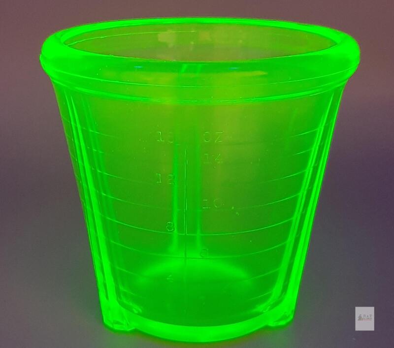 Vintage Uranium Glass Measuring Cup, 2 Cups, 1930s&ndash;1940s, Glows Under UV Light