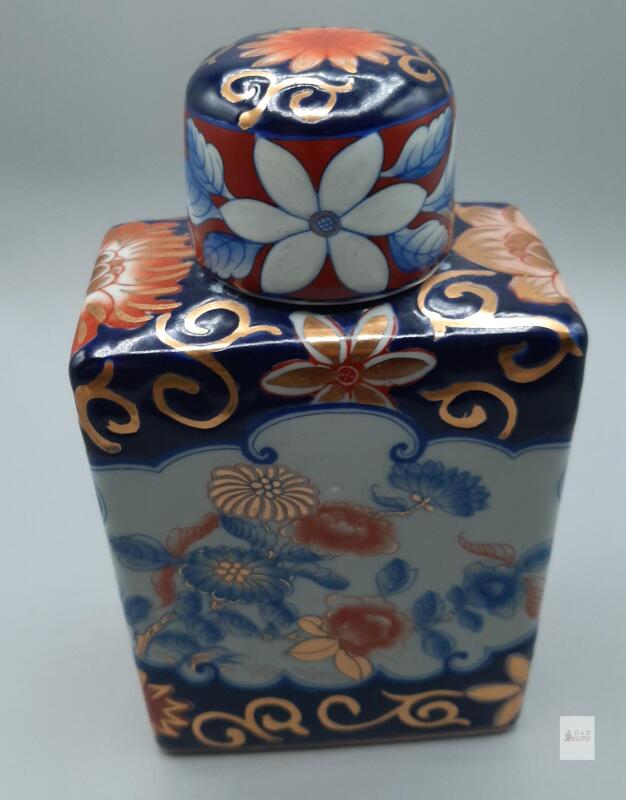 Imari Porcelain Ginger Jar with Lid, Floral Motif, 8" Height