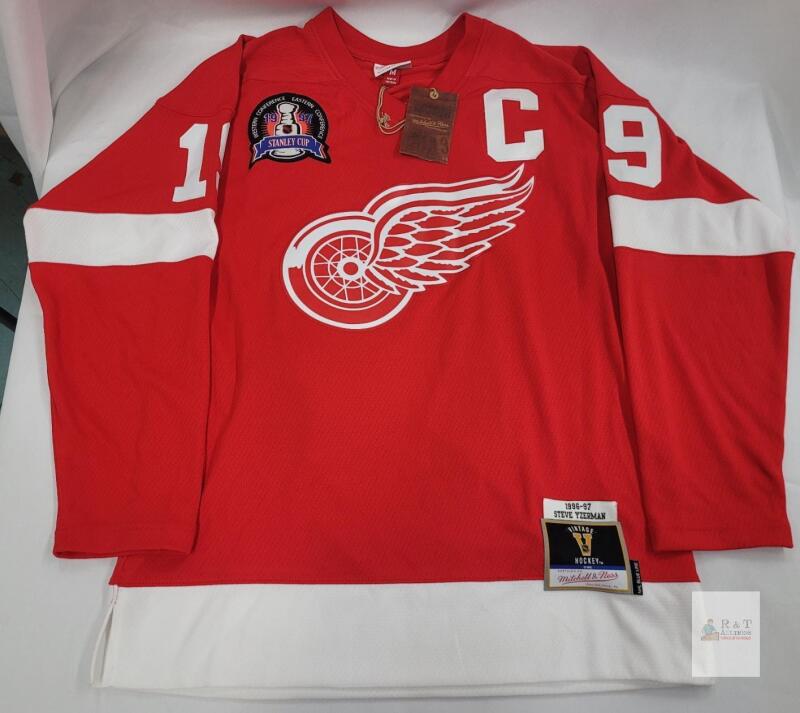 NEW W TAGS Mitchell & Ness Detroit Red Wings Steve Yzerman 1996-97 Blue Line Jersey, Size M
