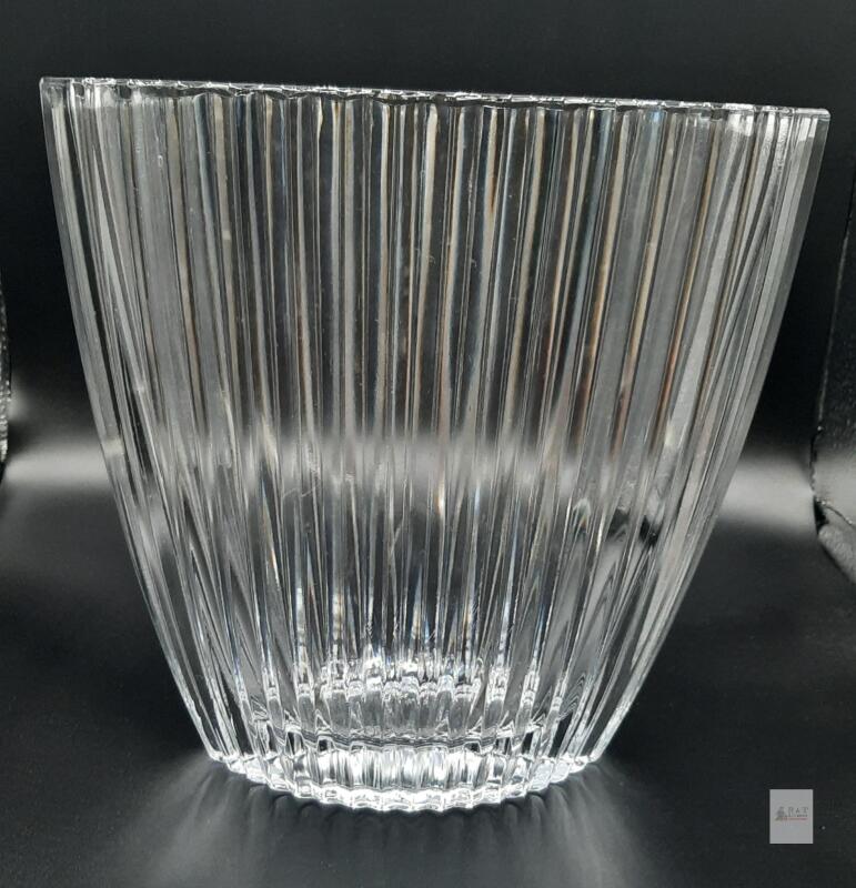 Clear Glass Ribbed Oval Vase, Zig-Zag Rim, 9"x6"x7", Thick Modern Decorative Centerpiece
